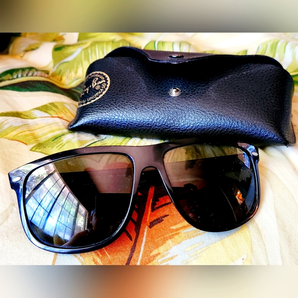 Raybans mens sunglasses!